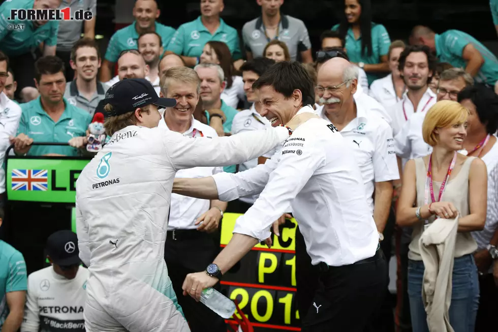 Foto zur News: Nico Rosberg (Mercedes) und Toto Wolff