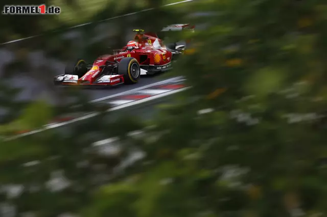 Foto zur News: Für Kimi Räikkönen war bereits nach wenigen Minuten Schluss - geschlagen von Jules Bianchi Marussia auf Rang 17!