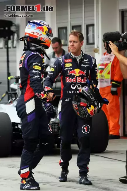 Foto zur News: Daniel Ricciardo (Red Bull) und Sebastian Vettel (Red Bull)