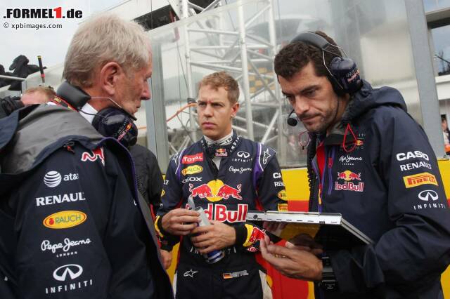 Foto zur News: Sebastian Vettel und Helmut Marko (Infiniti Red Bull Racing)