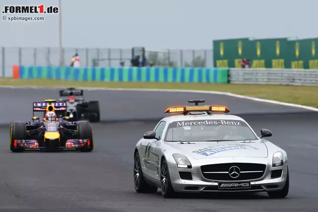 Foto zur News: Das Safety-Car war in Budapest wegen zahlreicher Abflüge ein reger Gast auf der Strecke.