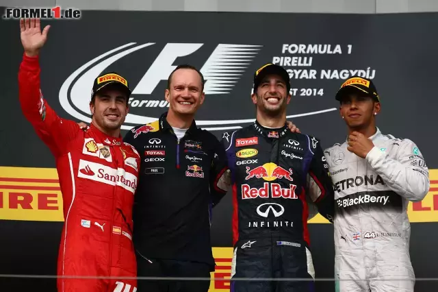 Foto zur News: Daniel Ricciardo strahlte auf dem Podium wie ein Honigkuchenpferd - alle zwei Nicht-Mercedes-Saisonsiege hat er geholt!