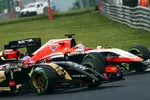 Foto zur News: Romain Grosjean (Lotus) und Jules Bianchi (Marussia)