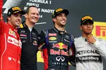 Foto zur News: Fernando Alonso (Ferrari), Daniel Ricciardo (Red Bull) und Lewis Hamilton (Mercedes)