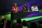 Foto zur News: Fernando Alonso (Ferrari), Daniel Ricciardo (Red Bull) und Lewis Hamilton (Mercedes)