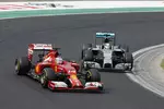 Foto zur News: Fernando Alonso (Ferrari) und Lewis Hamilton (Mercedes)