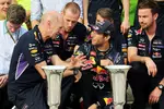 Foto zur News: Daniel Ricciardo (Red Bull) und Adrian Newey