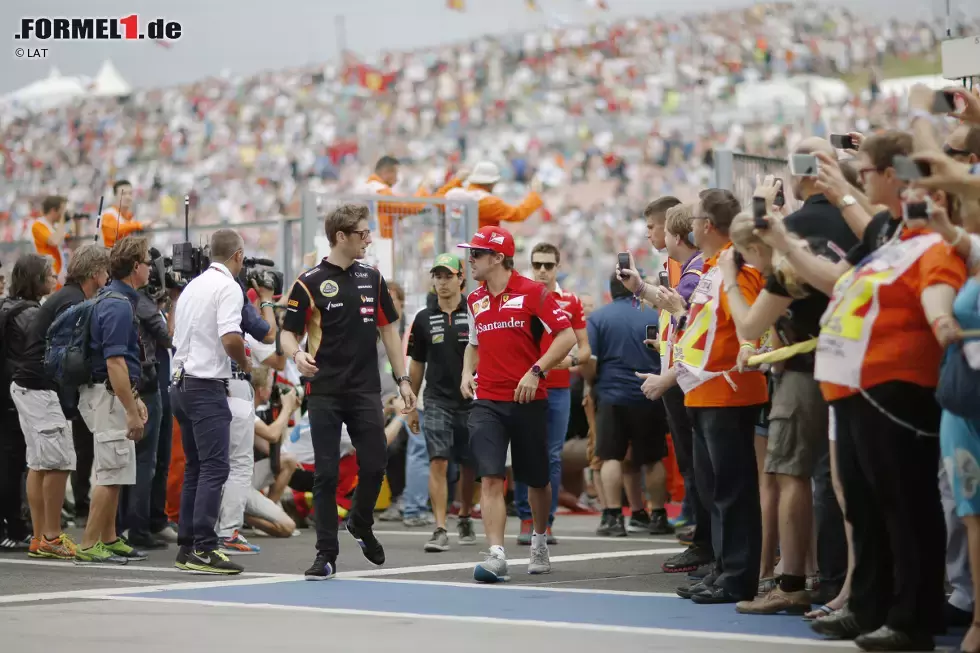 Foto zur News: Romain Grosjean (Lotus) und Fernando Alonso (Ferrari)