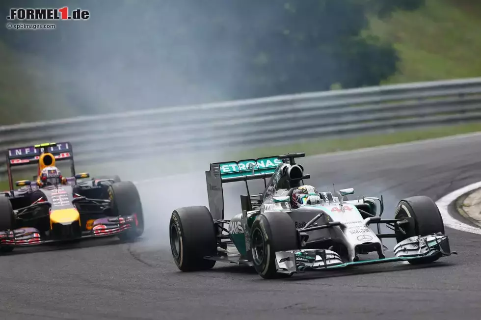 Foto zur News: Lewis Hamilton (Mercedes) und Daniel Ricciardo (Red Bull)