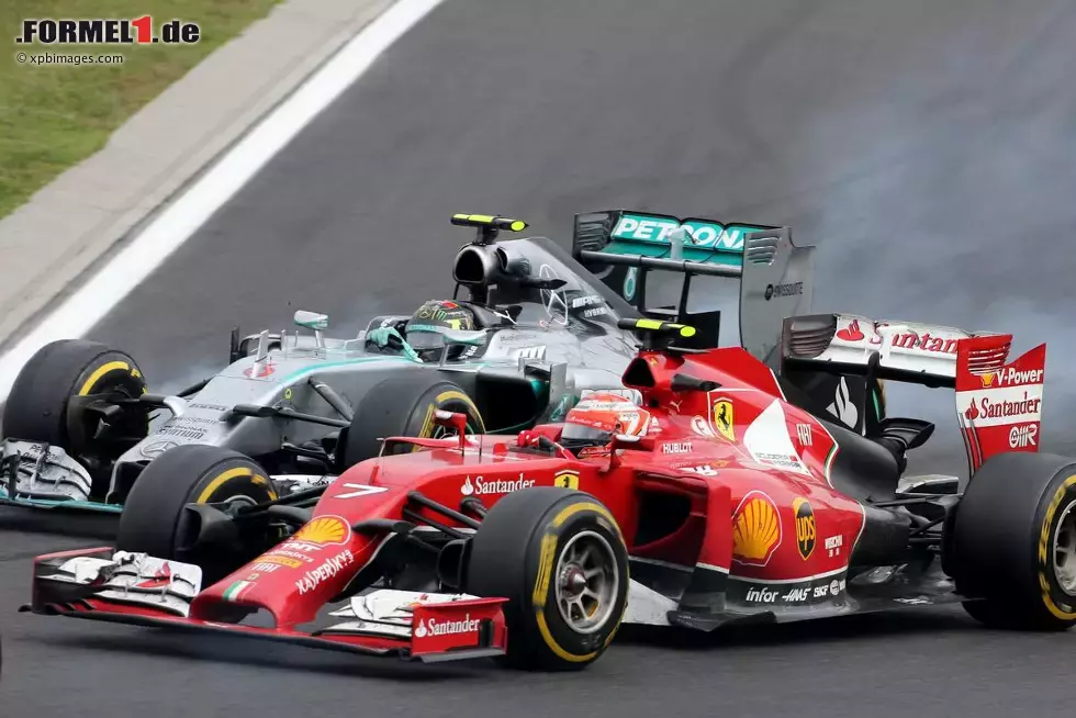 Foto zur News: Nico Rosberg (Mercedes) und Kimi Räikkönen (Ferrari)