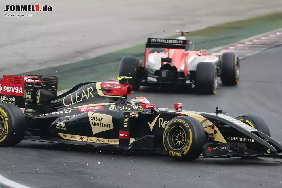 Foto zur News: Pastor Maldonado (Lotus) und Jules Bianchi (Marussia)