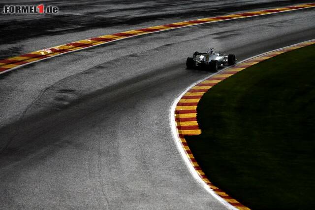 Foto zur News: Lewis Hamilton kämpfte mit einer verglasten Bremse und musste sich mit dem zweiten Rang und 0,228 Sekunden Abstand zufrieden geben