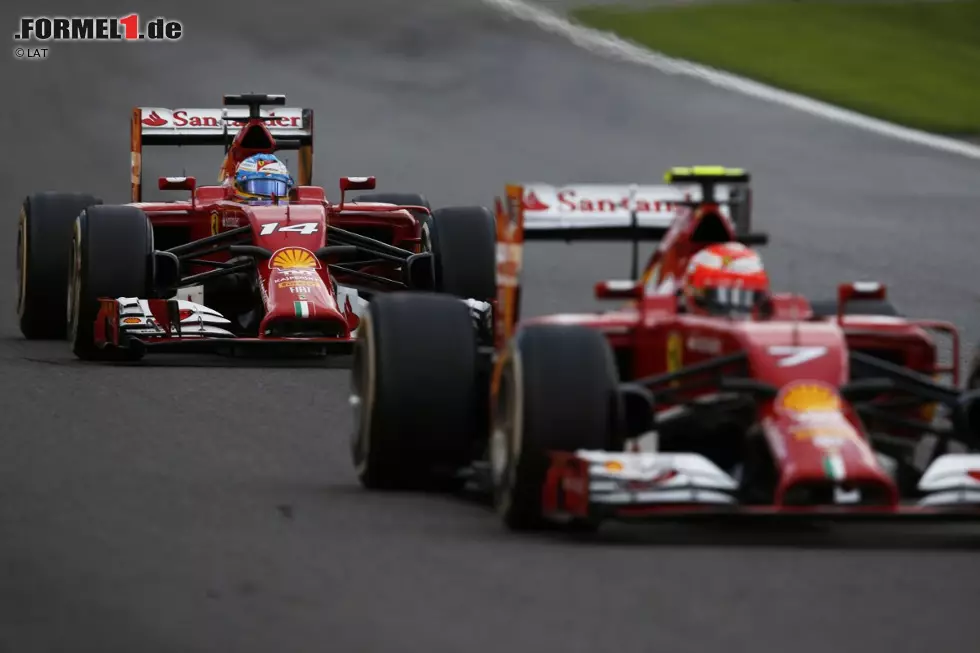 Foto zur News: Kimi Räikkönen (Ferrari) und Fernando Alonso (Ferrari)