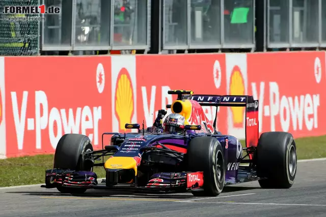 Foto zur News: Daniel Ricciardo fuhr erneut ein starkes Rennen, sicherte sich den zweiten Sieg in Folge und den dritten in der Saison. Immer dann, wenn Mercedes patzt, ist der Australier zur Stelle!