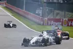 Foto zur News: Valtteri Bottas (Williams) und Kimi Räikkönen (Ferrari)