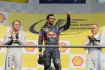 Foto zur News: Nico Rosberg (Mercedes), Daniel Ricciardo (Red Bull) und Valtteri Bottas (Williams)