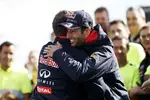 Foto zur News: Daniel Ricciardo (Red Bull) und Christian Horner