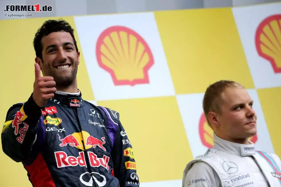 Foto zur News: Daniel Ricciardo (Red Bull) und Valtteri Bottas (Williams)