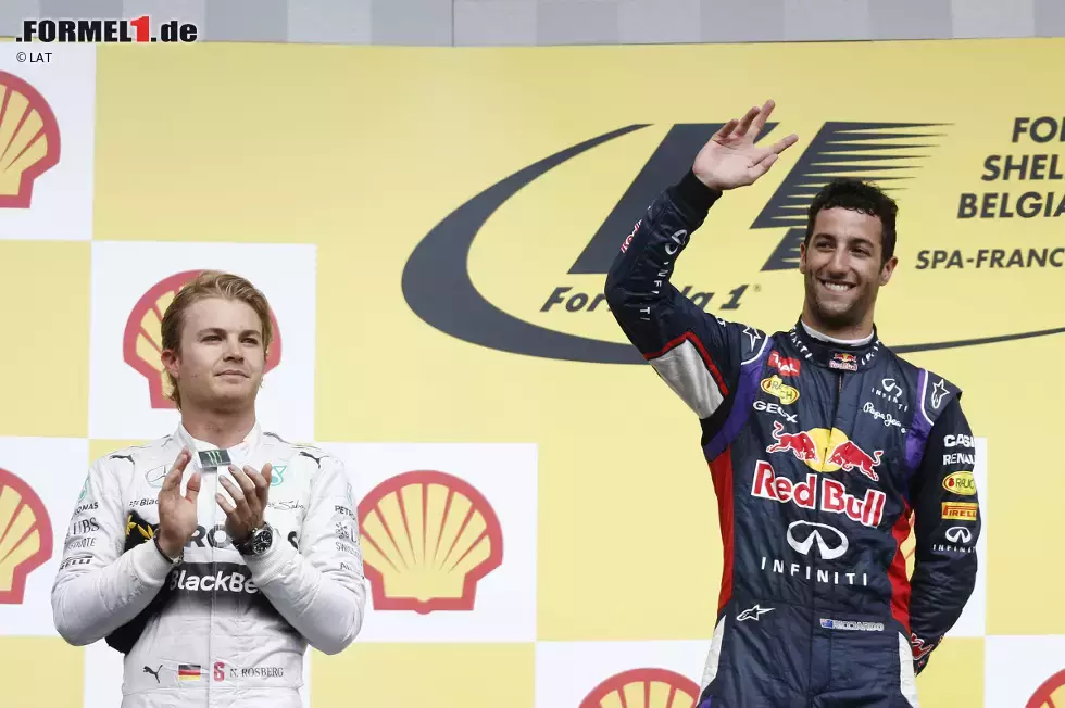 Foto zur News: Daniel Ricciardo (Red Bull) und Nico Rosberg (Mercedes)