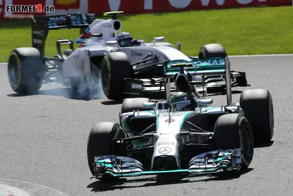 Foto zur News: Nico Rosberg (Mercedes) und Valtteri Bottas (Williams)