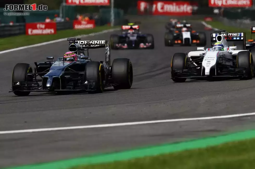 Foto zur News: Jenson Button (McLaren) und Felipe Massa (Williams)