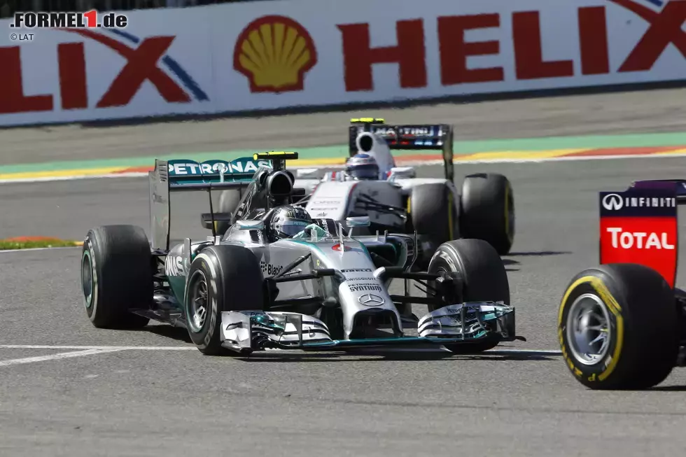 Foto zur News: Nico Rosberg (Mercedes) und Valtteri Bottas (Williams)