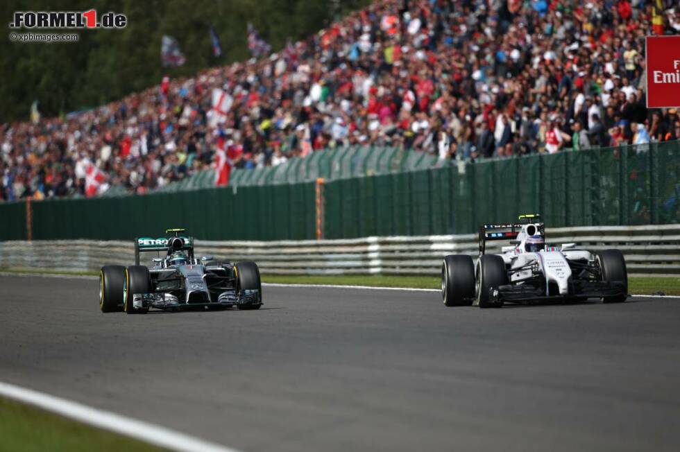 Foto zur News: Nico Rosberg (Mercedes) und Valtteri Bottas (Williams)