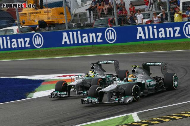 Foto zur News: Nico Rosberg und Lewis Hamilton (Mercedes AMG Petronas Formula One Team)