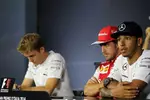 Foto zur News: Lewis Hamilton (Mercedes), Fernando Alonso (Ferrari) und Nico Rosberg (Mercedes)