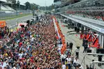 Foto zur News: Zuschauerandrang beim Pitwalk