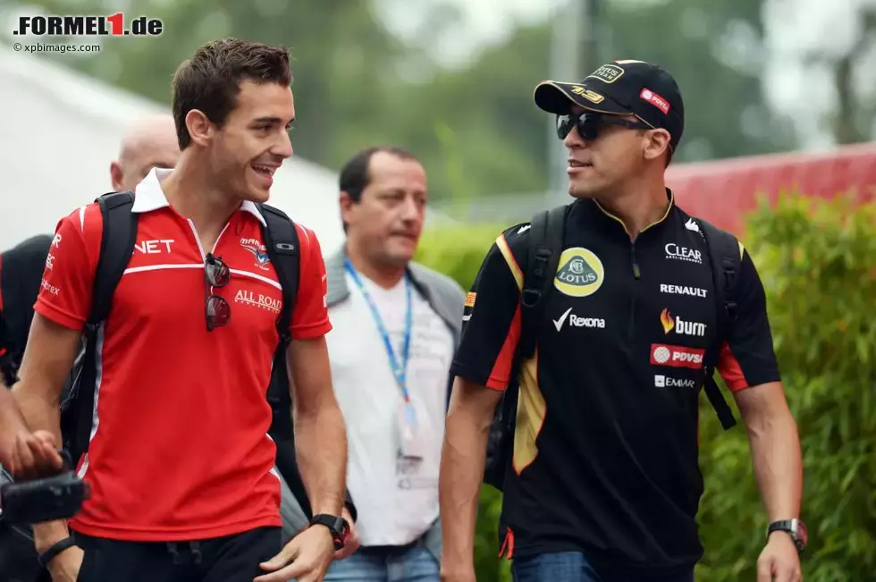 Foto zur News: Jules Bianchi (Marussia) und Pastor Maldonado (Lotus)