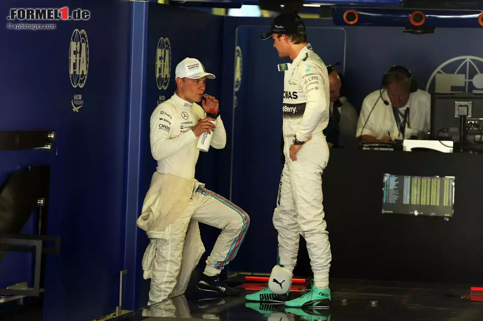 Foto zur News: Valtteri Bottas (Williams) und Nico Rosberg (Mercedes)