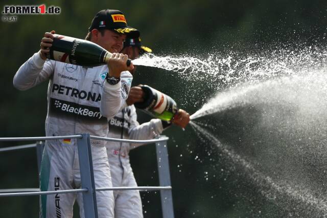 Foto zur News: Nico Rosberg und Lewis Hamilton (Mercedes AMG Petronas Formula One Team)