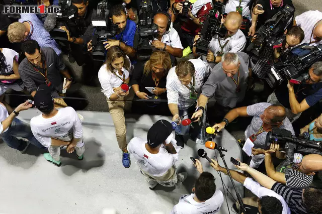 Foto zur News: Lewis Hamilton und Nico Rosberg (Mercedes AMG Petronas Formula One Team)