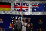 Foto zur News: Lewis Hamilton (Mercedes), Sebastian Vettel (Red Bull) und Daniel Ricciardo (Red Bull)