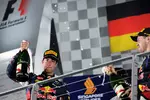 Foto zur News: Daniel Ricciardo (Red Bull) und Sebastian Vettel (Red Bull)