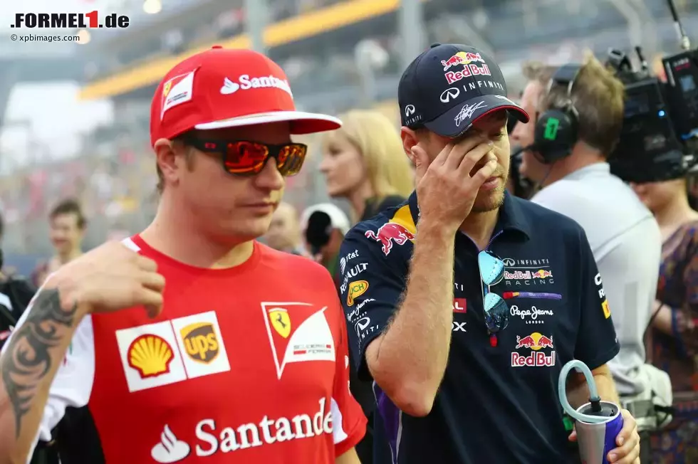 Foto zur News: Sebastian Vettel (Red Bull) und Kimi Räikkönen (Ferrari)