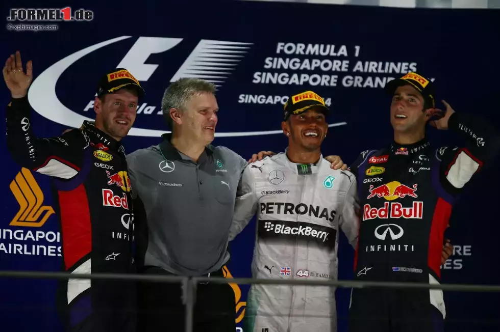 Foto zur News: Lewis Hamilton (Mercedes), Sebastian Vettel (Red Bull) und Daniel Ricciardo (Red Bull)