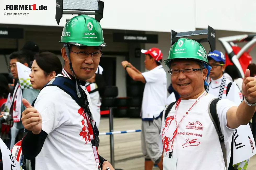 Foto zur News: Fans von Kamui Kobayashi (Caterham)