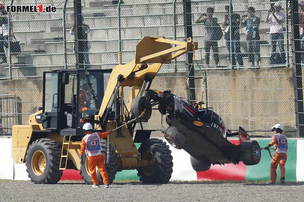 Foto zur News: Daniel Ricciardo (Red Bull) mit einem Unfall im 2. Freien Training