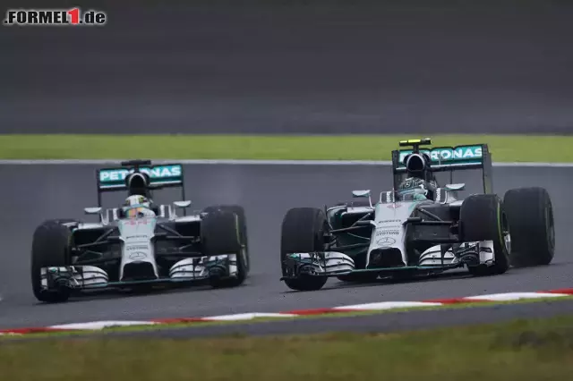 Foto zur News: Lewis Hamilton und Nico Rosberg (Mercedes AMG Petronas Formula One Team)