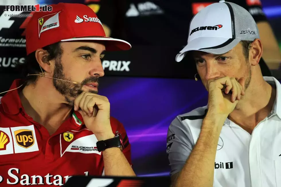 Foto zur News: Fernando Alonso (Ferrari) und Jenson Button (McLaren)