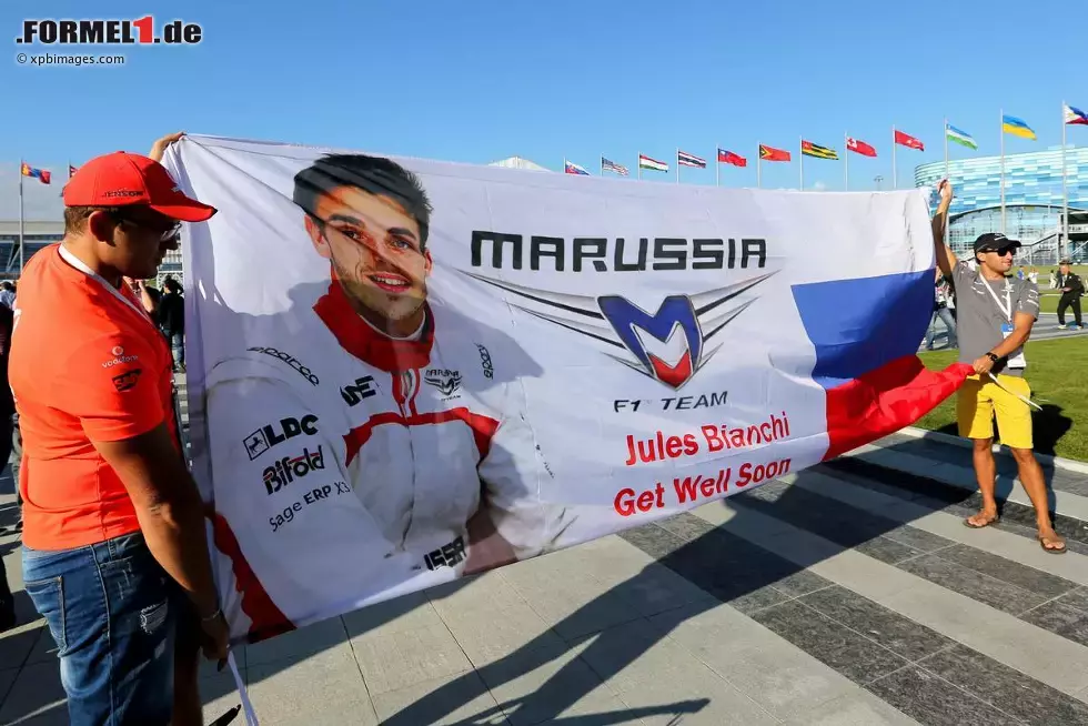 Foto zur News: Plakat mit Wünschen für Jules Bianchi (Marussia)