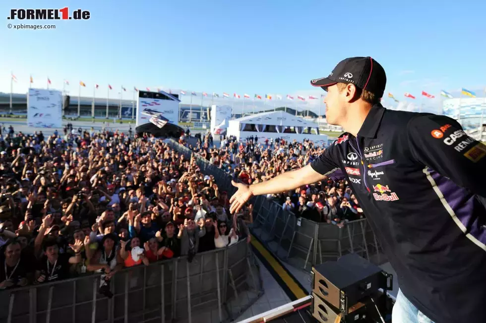 Foto zur News: Sebastian Vettel (Red Bull)