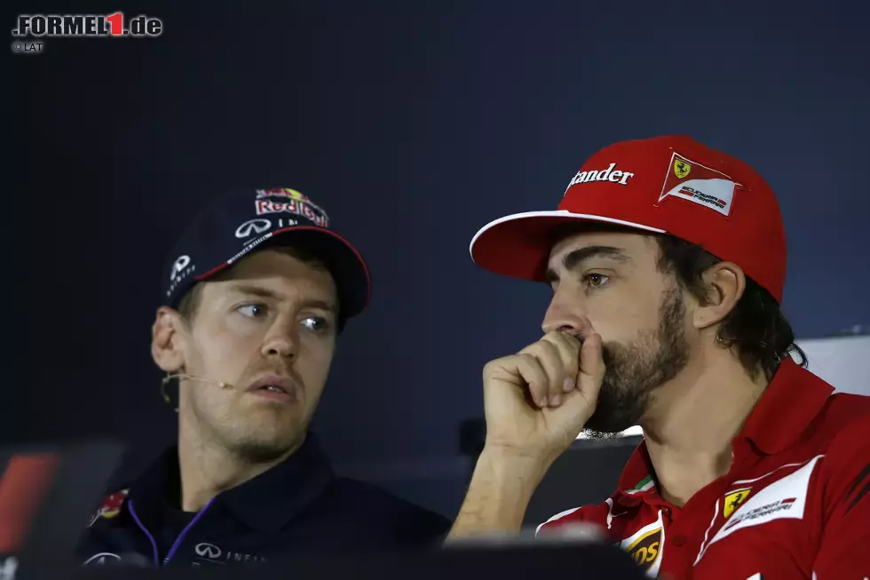 Foto zur News: Sebastian Vettel (Red Bull) und Fernando Alonso (Ferrari)