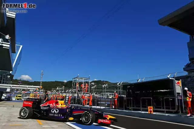 Foto zur News: Sebastian Vettel muss in Sotschi noch zu seiner Bestform finden.