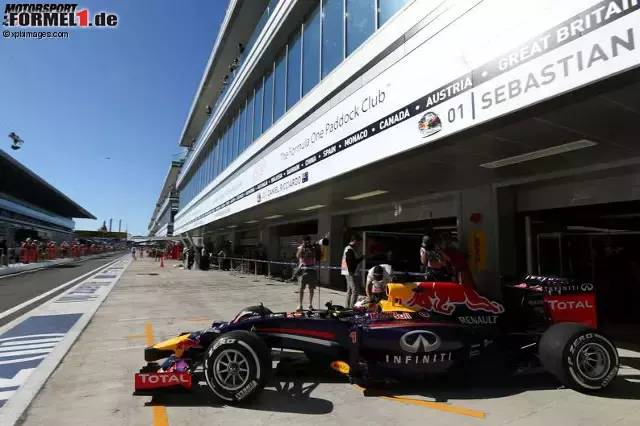 Foto zur News: Sebastian Vettel (Infiniti Red Bull Racing)