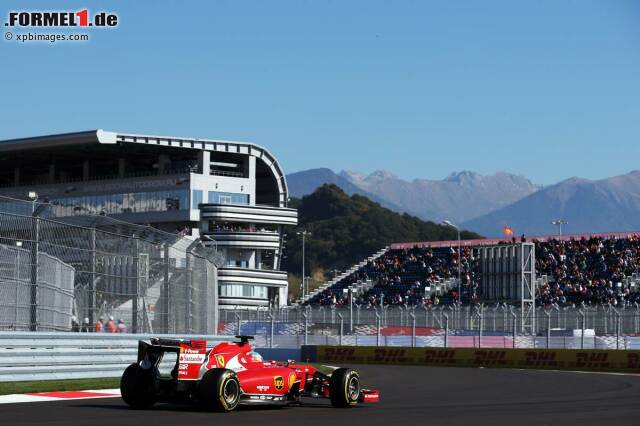 Foto zur News: Fernando Alonso sieht in Sotschi kaum Überholmöglichkeiten und einen Stopp