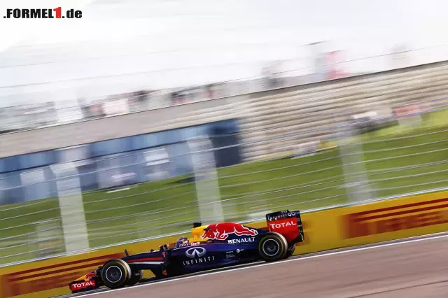 Foto zur News: Sebastian Vettel (Infiniti Red Bull Racing)