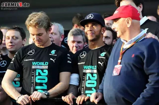 Foto zur News: Nico Rosberg, Lewis Hamilton und Niki Lauda (Mercedes AMG Petronas Formula One Team)